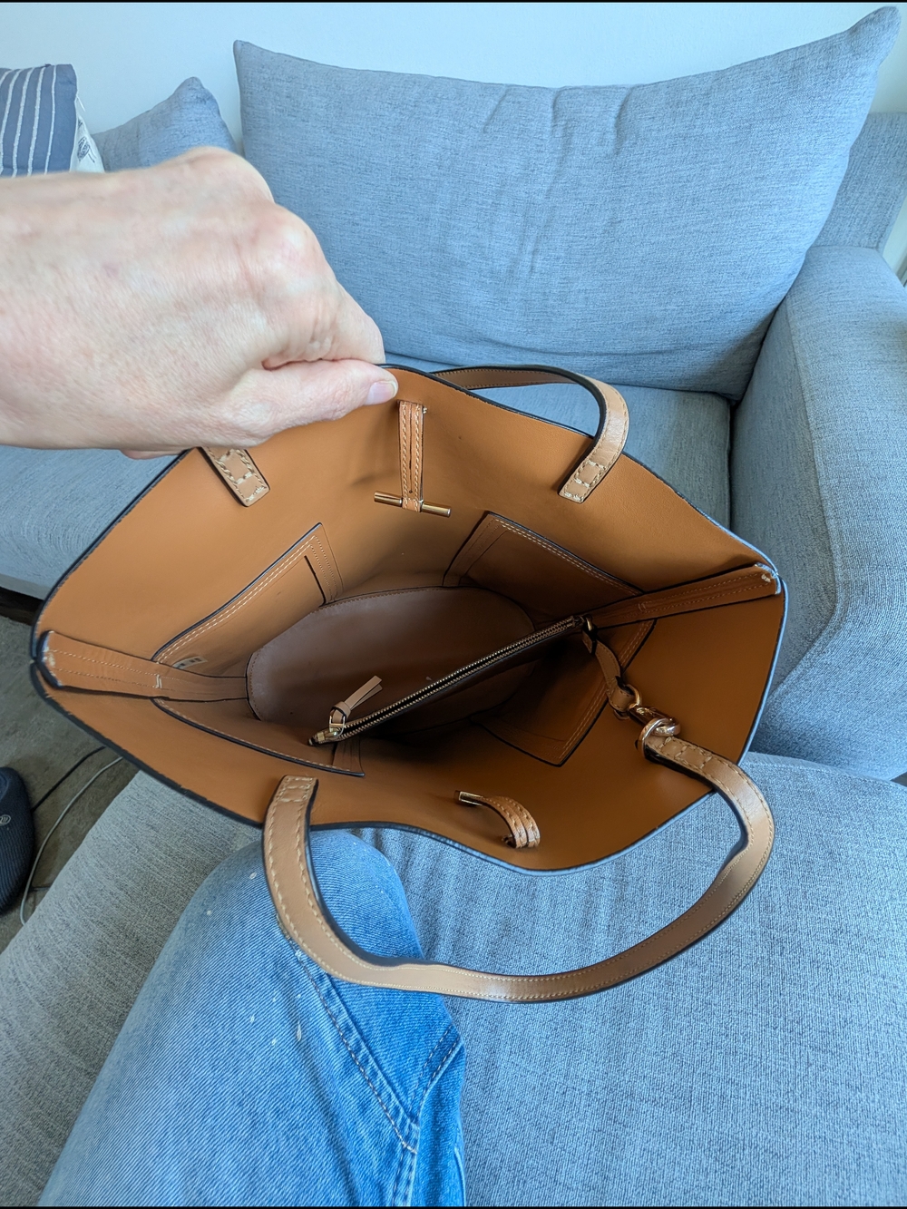 Tory Burch Block-T medeum long sholder tote - Picture 12 of 16